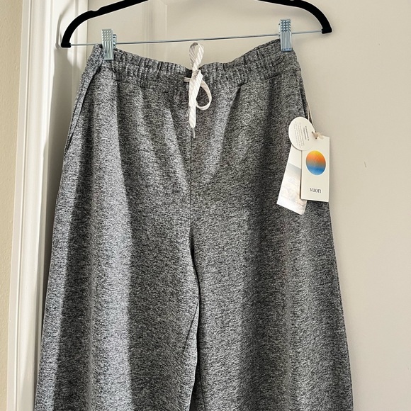NWT Vuori Halo Essential Wide leg pants Size Medium M Heather Grey - Picture 6 of 8
